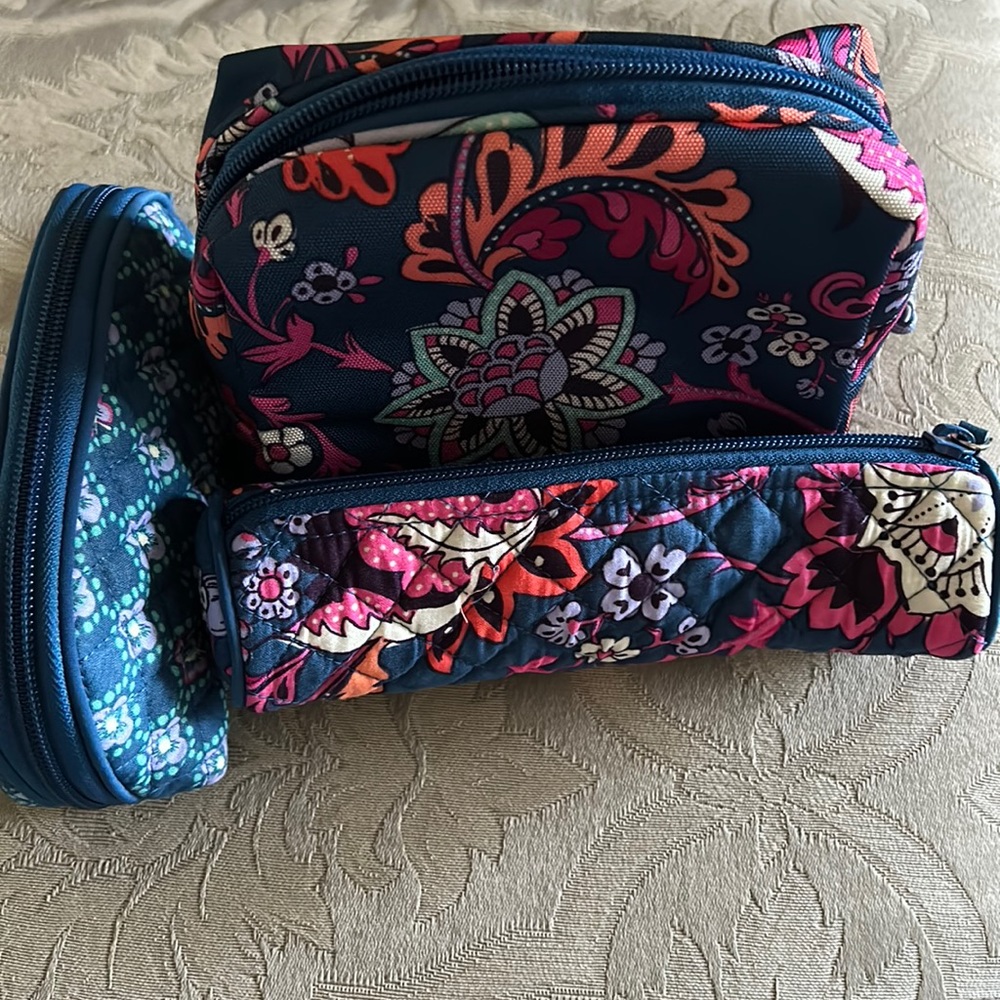 NWOT Vera Bradley Iconic 4-Piece Cosmetic Set - Picture 6 of 13